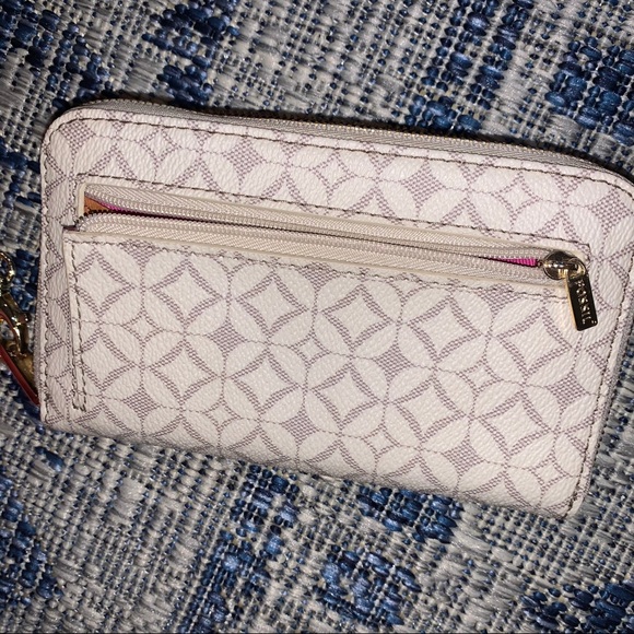 FOSSIL wristlet - Picture 6 of 6